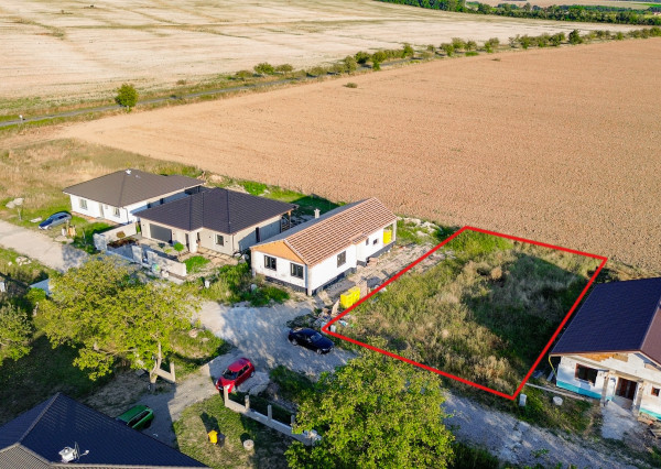 Stavebný pozemok 640m2 , Bačkovík - nová lokalita