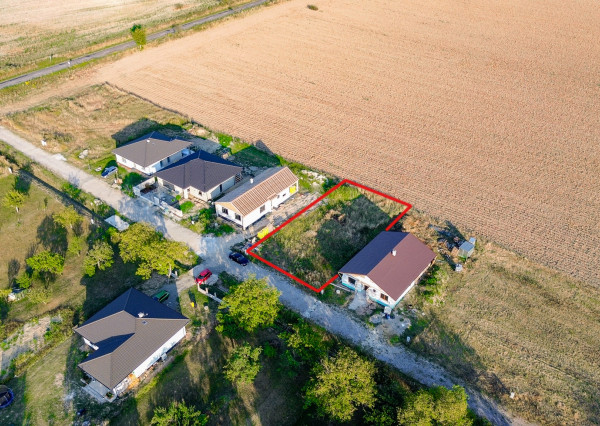 Stavebný pozemok 640m2 , Bačkovík - nová lokalita