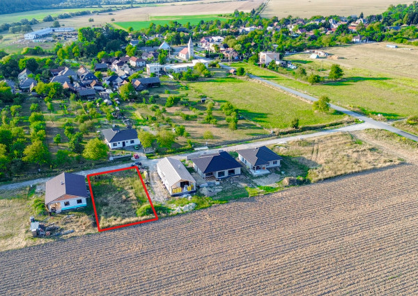 Stavebný pozemok 640m2 , Bačkovík - nová lokalita