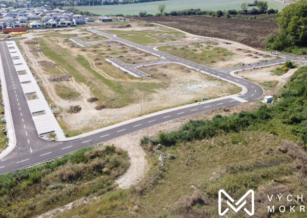 PREDANÉ - VÝCHODNÉ MOKRANCE, stavebný pozemok I8, 671m2, všetky IS
