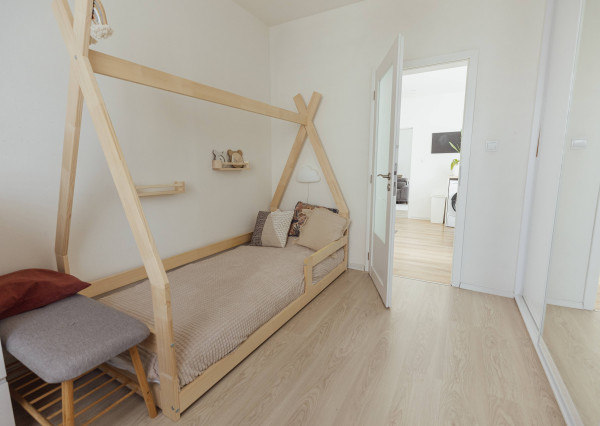 PREDANÉ - 3 izbový byt po kompletnej rekonštrukcii - Karpatská ul.