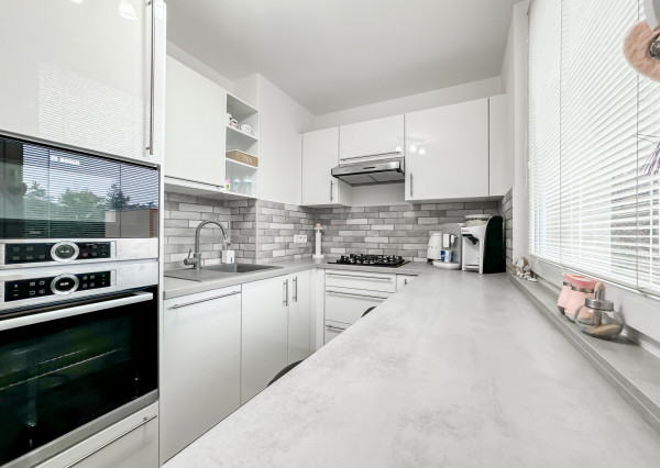 PREDANÉ - 2-izbový byt s loggiou, rekonštrukcia, širšie centrum SDH