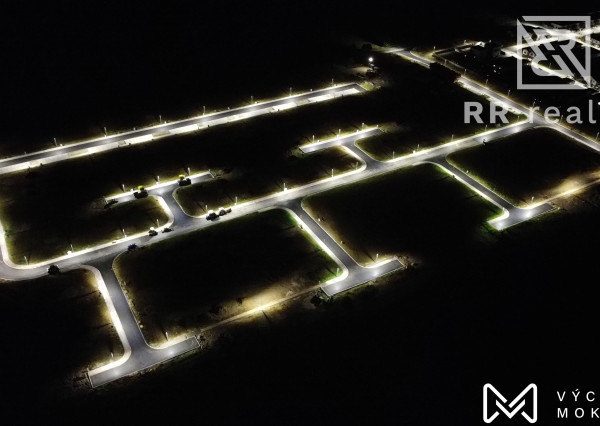 Stavebné pozemky-hotové všetky IS, chodníky, asfaltové cesty