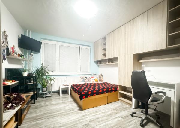 PREDANÉ - 3-izbový byt 82m2 + 2x loggia, po rekonštrukcii