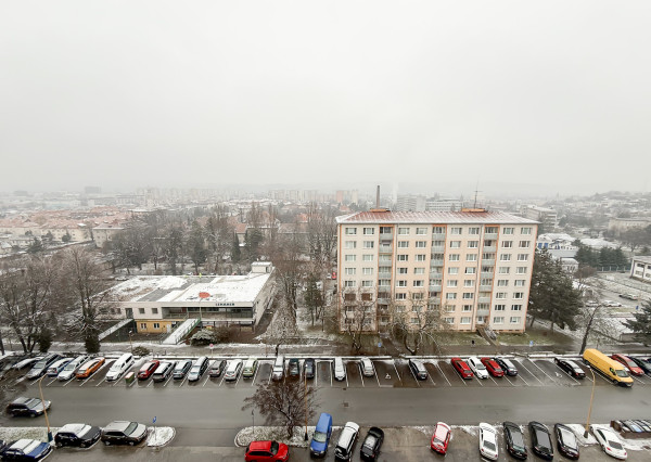 PRENÁJOM 2i Turgenevova, 650€ vrátane energií, internetu, TV