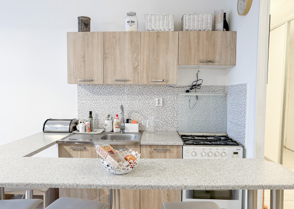 PRENÁJOM 2i Turgenevova, 650€ vrátane energií, internetu, TV