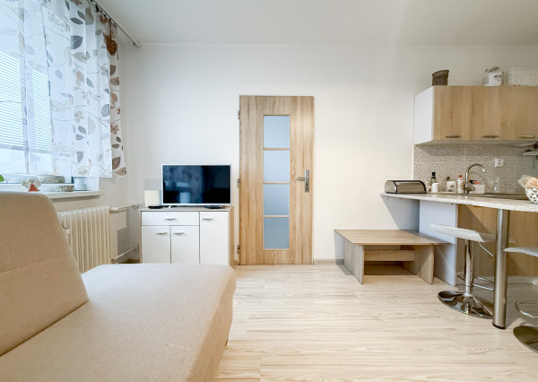 PRENÁJOM 2i Turgenevova, 650€ vrátane energií, internetu, TV