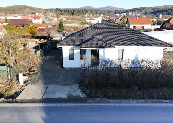 ĎURKOV, novostavba RD na kľúč, pozemok 600m2, komplet IS, TČ