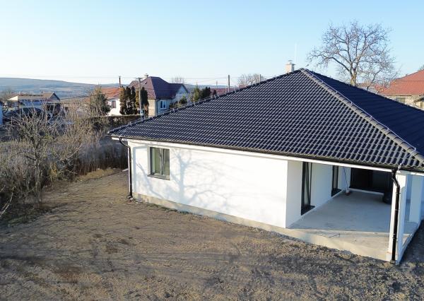 ĎURKOV, novostavba RD na kľúč, pozemok 600m2, komplet IS, TČ