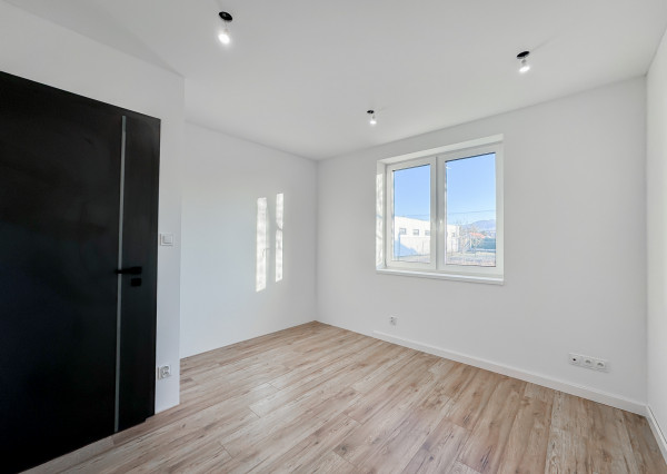 ĎURKOV, novostavba RD na kľúč, pozemok 600m2, komplet IS, TČ