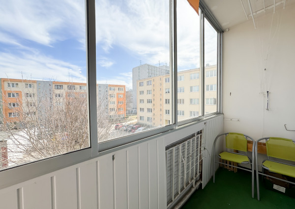 PREDANÉ - Na predaj 4i byt s loggiou, Terasa - Čapajevova