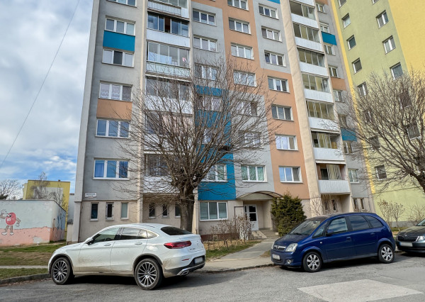 PREDANÉ - Na predaj 4i byt s loggiou, Terasa - Čapajevova