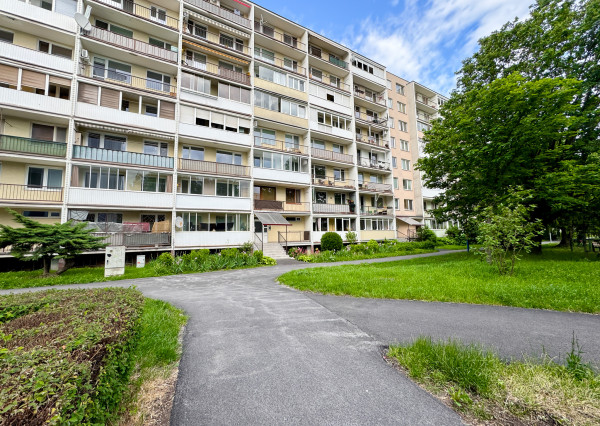 PREDANÉ - 3 izbový byt 54m2+6m loggia, Juh - Rosná