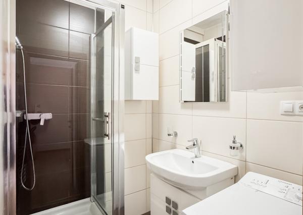 PREDANÉ - 1-izbový byt 40m2 , kompl. rekonštrukcia, Košice-Staré mesto