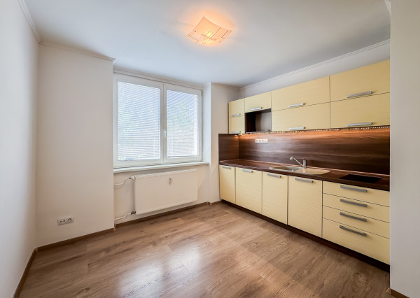 PREDANÉ - 1-izbový byt 40m2 , kompl. rekonštrukcia, Košice-Staré mesto