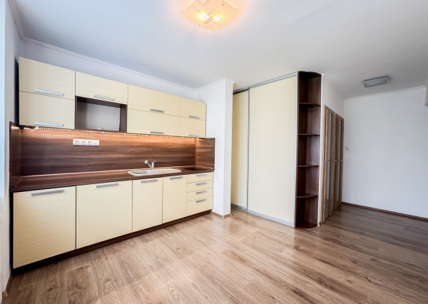 REZERVOVANÉ - 1-izbový byt 40m2 , kompl. rekonštrukcia, Košice-Staré mesto