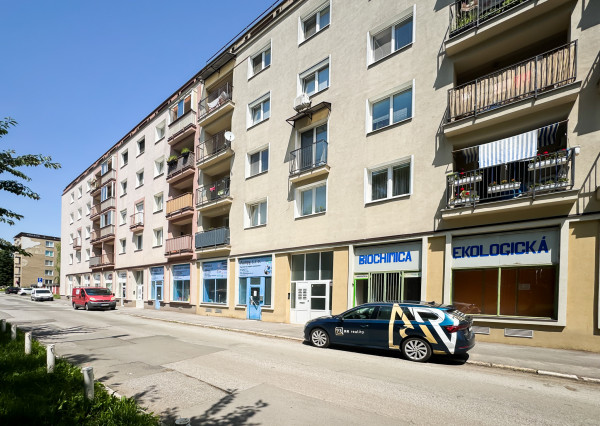 PREDANÉ - 1-izbový byt 40m2 , kompl. rekonštrukcia, Košice-Staré mesto