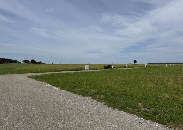 PREDANÉ - Stavebný pozemok v novej IBV, Ďurďošík – 589 m², IS, rovina