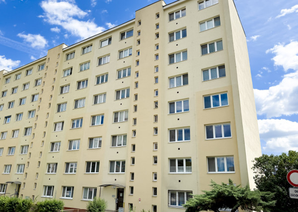 PREDANÉ - 4 izbový byt s loggiou, 82 m2, Terasa