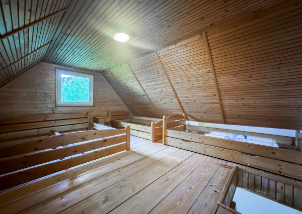 Sokoľ - murovaná chata so záhradou pri lese len 9km od Košíc