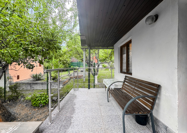 Sokoľ - murovaná chata so záhradou pri lese len 9km od Košíc