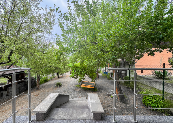 Sokoľ - murovaná chata so záhradou pri lese len 9km od Košíc