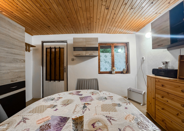 ZNÍŽENÁ CENA - Sokoľ - záhrada s chatkou, 9km od Košíc