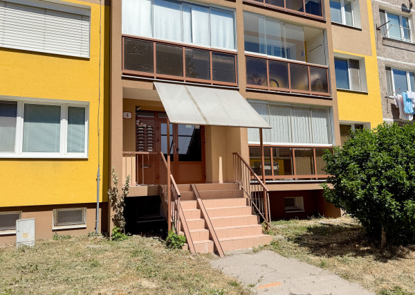 REZERVOVANÉ - 3 izbový byt - Galaktická, pôvodný stav, 67m2