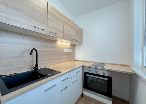 PREDANÉ - 1-izbový byt, TERASA - Tr. SNP, nová rekonštrukcia