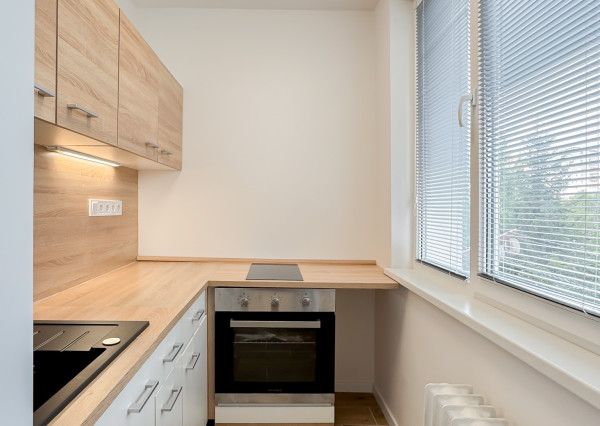 PREDANÉ - 1-izbový byt, TERASA - Tr. SNP, nová rekonštrukcia