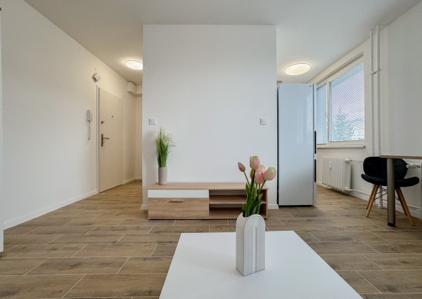 PREDANÉ - 1-izbový byt, TERASA - Tr. SNP, nová rekonštrukcia