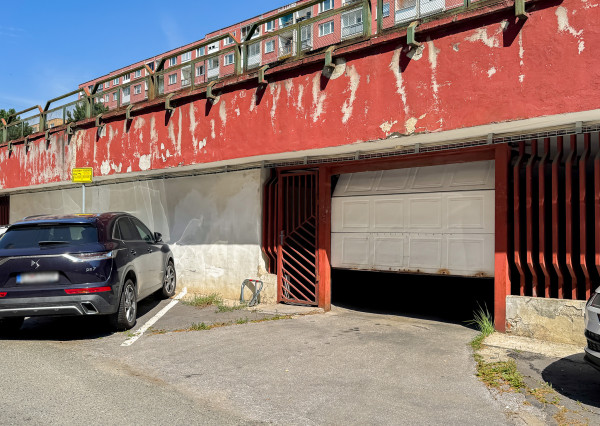 NA PREDAJ - garáž s elektrinou Ťahanovce