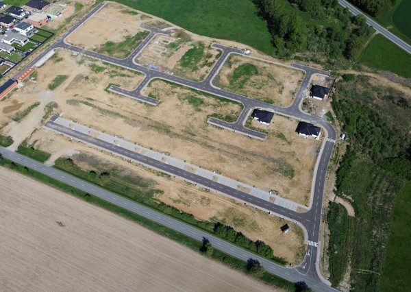 Pozemky so stavebným povolením pre VILADOMY-bytové jednotky