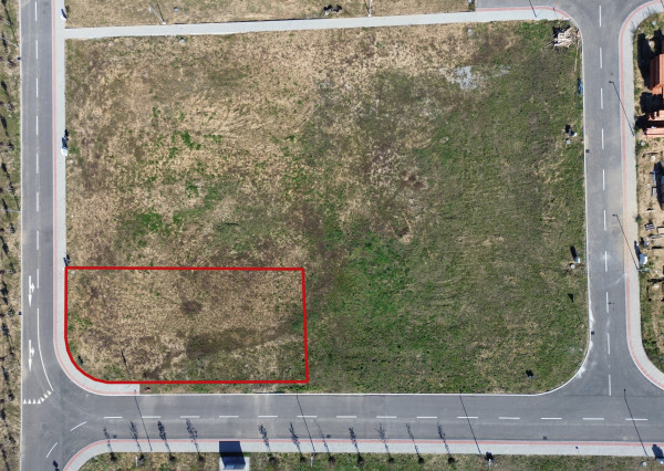 REZERVOVANÉ - Stavebný pozemok 672m2, všetky IS, asfaltová cesta