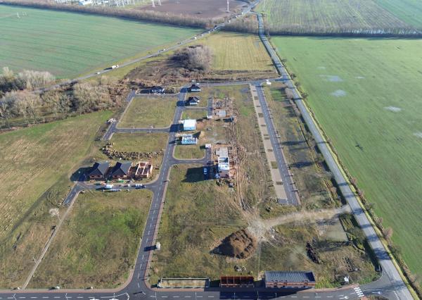 Stavebné pozemky-hotové všetky IS, chodníky, asfaltové cesty