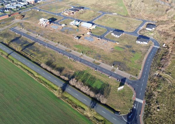 Stavebné pozemky-hotové všetky IS, chodníky, asfaltové cesty