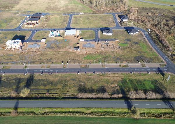 Stavebné pozemky-hotové všetky IS, chodníky, asfaltové cesty