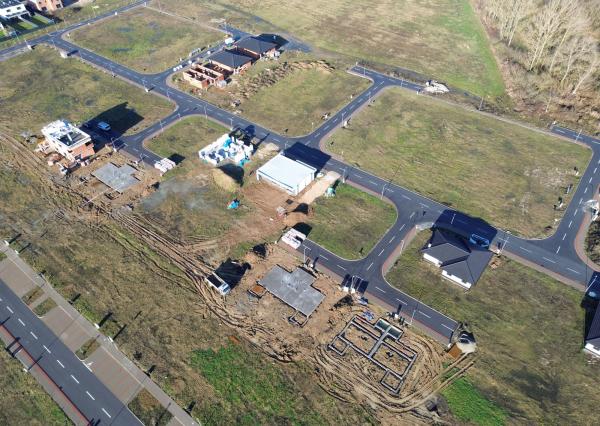 Stavebné pozemky-hotové všetky IS, chodníky, asfaltové cesty