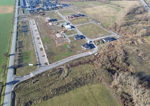 Stavebné pozemky-hotové všetky IS, chodníky, asfaltové cesty