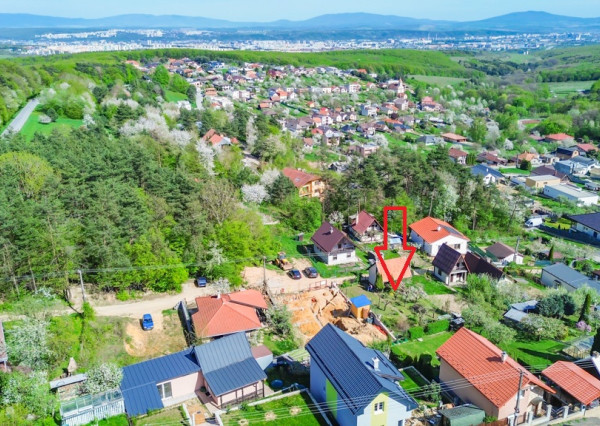 BAŠKA - pozemok so stavebným povolením, len 6 minút od KVP