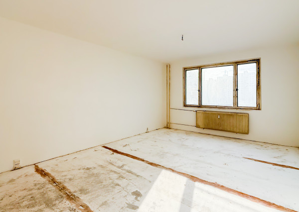 Ponúkame veľký 3-izb. byt na KVP s čiastočnou rekonštrukciou