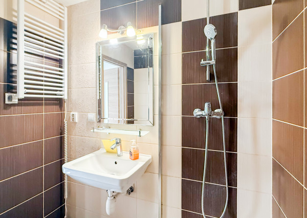 Ponúkame veľký 3-izb. byt na KVP s čiastočnou rekonštrukciou