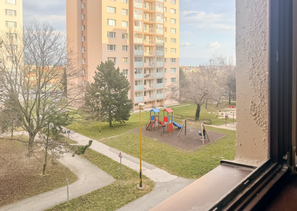 Ponúkame veľký 3-izb. byt na KVP s čiastočnou rekonštrukciou