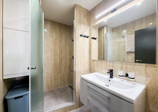 3 izbový Pražák 71m2 + loggia,  Nad Jazerom - Poludníková