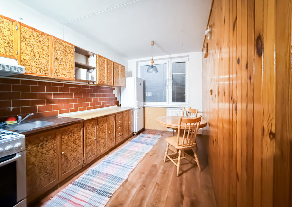 Na predaj 3-izbový byt na Jazere, pražský typ