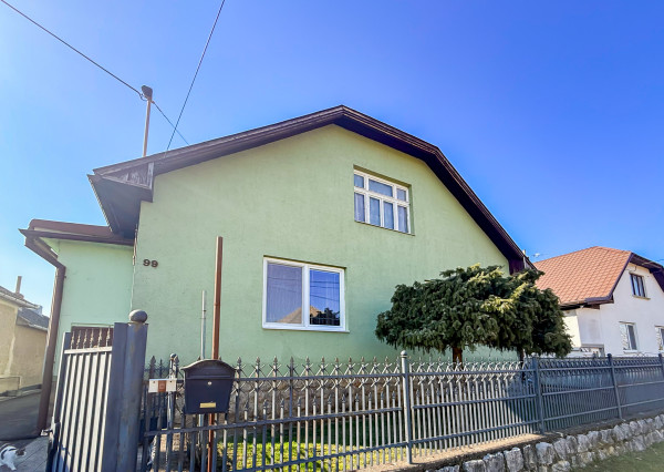 Na predaj rodinný dom v Moldave n.B. pre dve rodiny