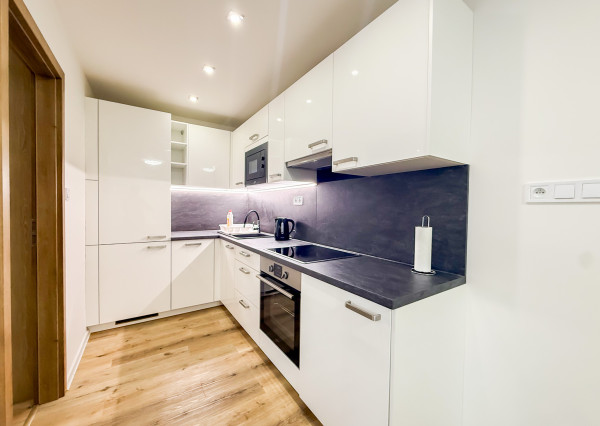 Na prenájom priestranný 2-izbový byt s balkónom, MOLDAVSKÁ