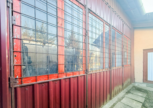 Na predaj malá priemyselná budova v okolí Košíc