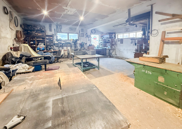 Na predaj malá priemyselná budova v okolí Košíc