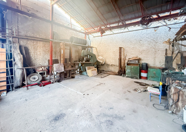 Na predaj malá priemyselná budova v okolí Košíc